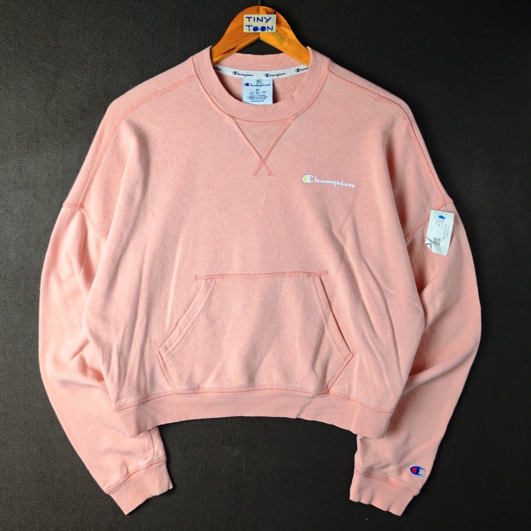 Champion Cropped Sweatshirt - XS (Category: Coats, Jackets and Outerwear) located in Manila. Submitted by tinytoonthriftshop (Listing ID 1436114191, Image 1). Description: Brand : Champion Size on tag : XS 📏 Width x Length : 24x21 Issue : NEED WASH Condition : GOOD 💰 Price : 249 📌 NOTE: Actual color may slightly vary due to lighting and camera. PAYMENT: Gcash / BPI / Maya 📍 Pinagbuhatan, Pasig City 🚚 Delivery: • Same day (book your own rider