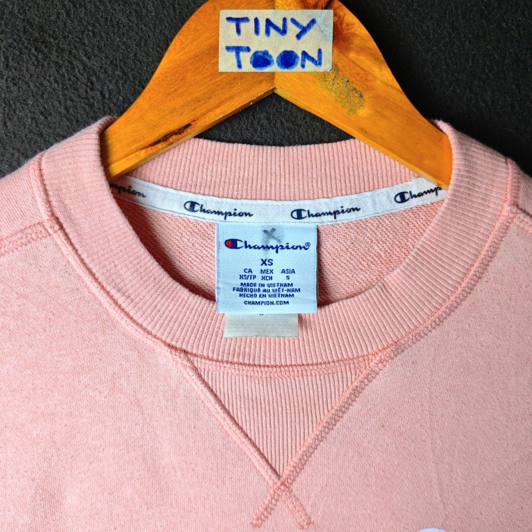 Champion Cropped Sweatshirt - XS (Category: Coats, Jackets and Outerwear) located in Manila. Submitted by tinytoonthriftshop (Listing ID 1436114191, Image 3). Description: Brand : Champion Size on tag : XS 📏 Width x Length : 24x21 Issue : NEED WASH Condition : GOOD 💰 Price : 249 📌 NOTE: Actual color may slightly vary due to lighting and camera. PAYMENT: Gcash / BPI / Maya 📍 Pinagbuhatan, Pasig City 🚚 Delivery: • Same day (book your own rider