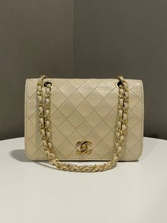 (Category: ) located in . Submitted by lovelotsluxury (Listing ID 1436249972, Image 1). Description: .