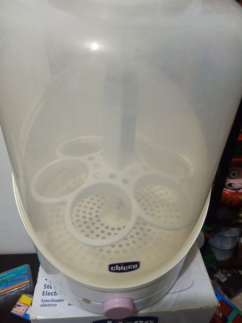 Chicco bottle sterilizer (Category: Breastfeeding & Bottle Feeding) located in Las Pinas. Submitted by the_recycle_shop (Listing ID 1436250634, Image 2). Description: Good working condition .