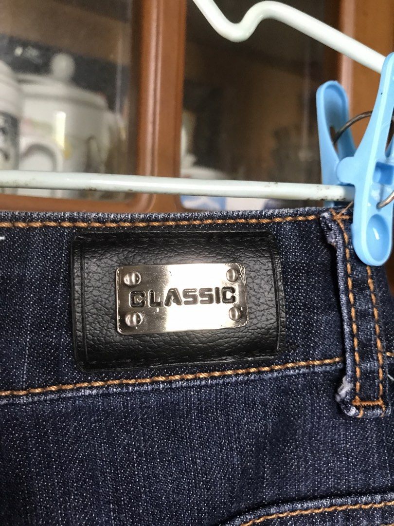 Classic Denim Skirt (Category: Skirts) located in Laoac. Submitted by dino_nugg3tssss (Listing ID 1436151295, Image 3). Description: - Classic denim skirt - Size: S - Brand: CLASSIC - Versatile design - Perfect for casual wear.