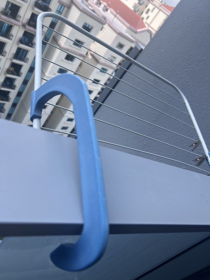 Clothes hanging rack445609163076423681