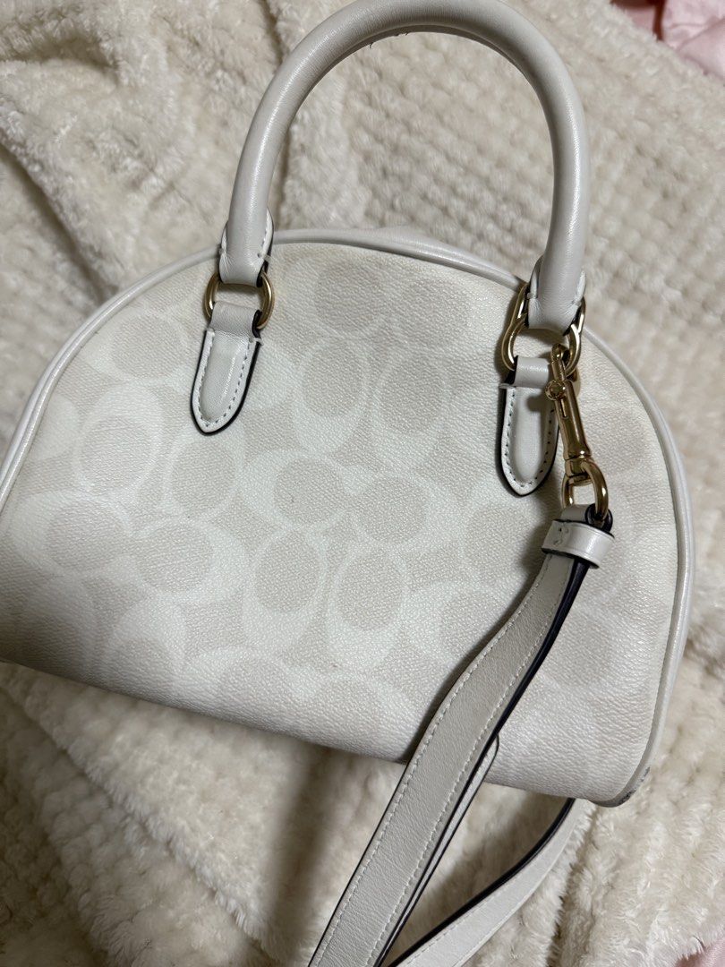 Authentic Coach Sydney Satchel white (Category: Luxury Bags & Wallets) located in Quezon City. Submitted by buhbyestuff (Listing ID 1436251106, Image 2). Description: .