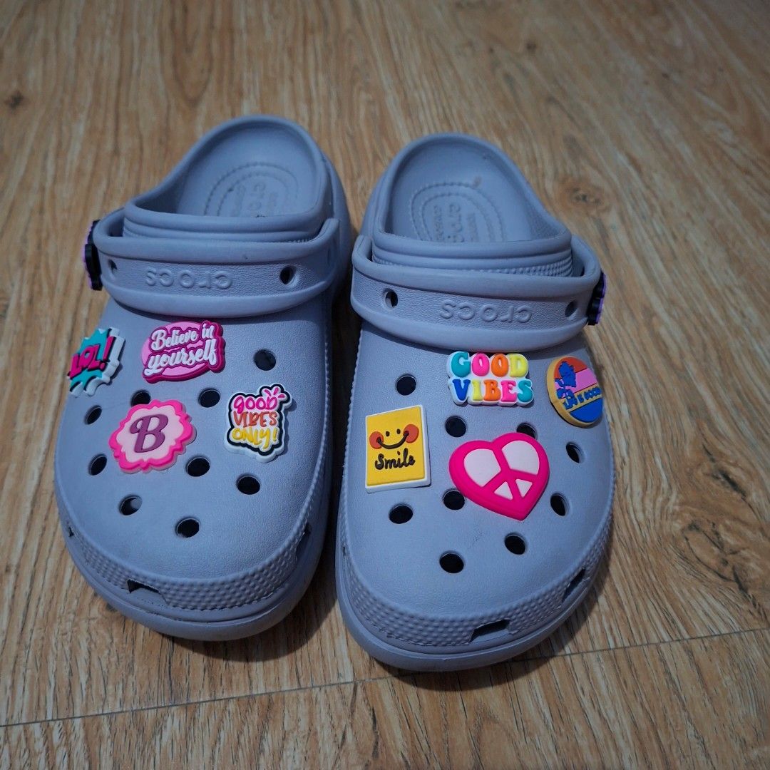 Crocs Platform in Mauve Mist (Category: Flats & Sandals) located in Cavite. Submitted by sofabinpink (Listing ID 1436234162, Image 1). Description: .