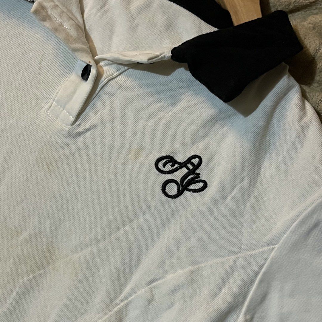 Crop Polo Shirt (Category: Blouses) located in Rizal. Submitted by everything.threads (Listing ID 1436128579, Image 2). Description: 📌 Details Size: XS-S MOP: GCash / Bank Transfer MOD: J&T / Lalamove Loc: Montalban Rizal .