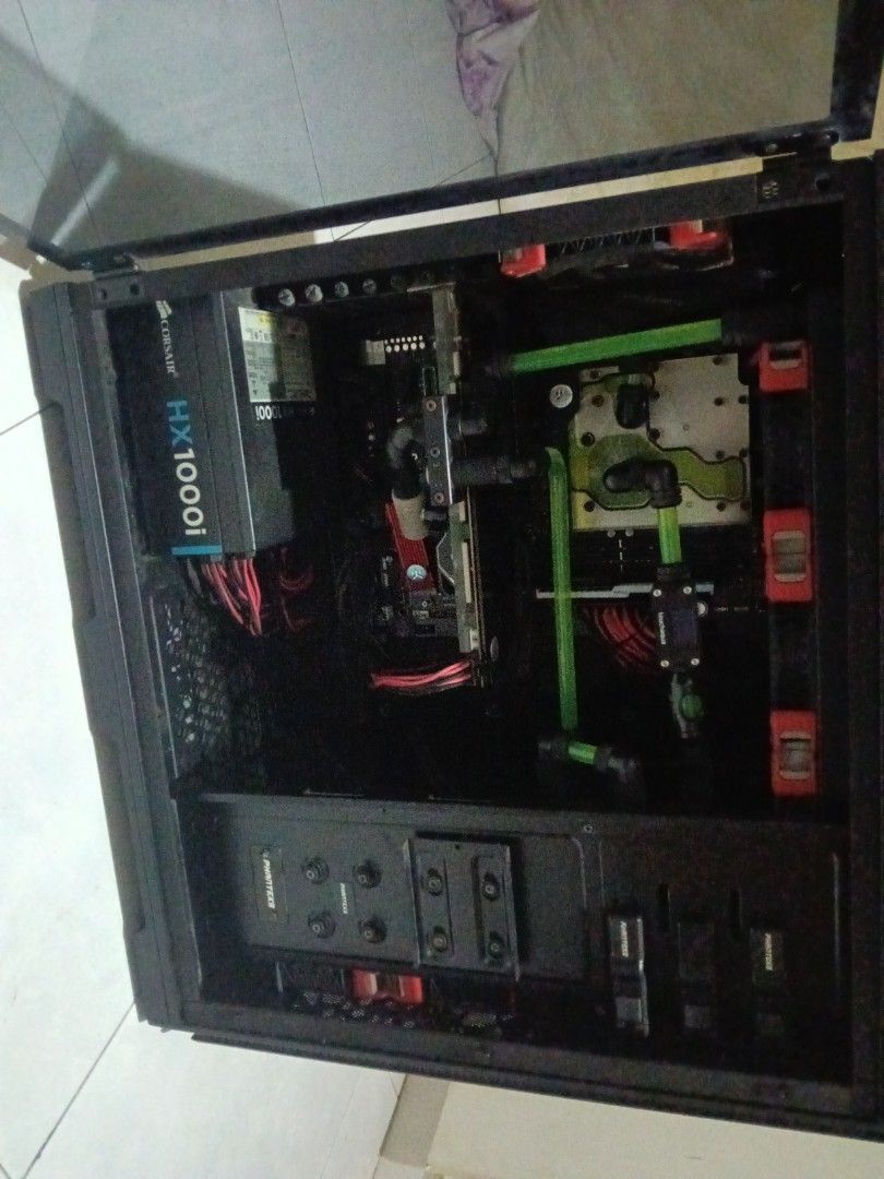 Custom Water-Cooled Desktop PC445811134741227520