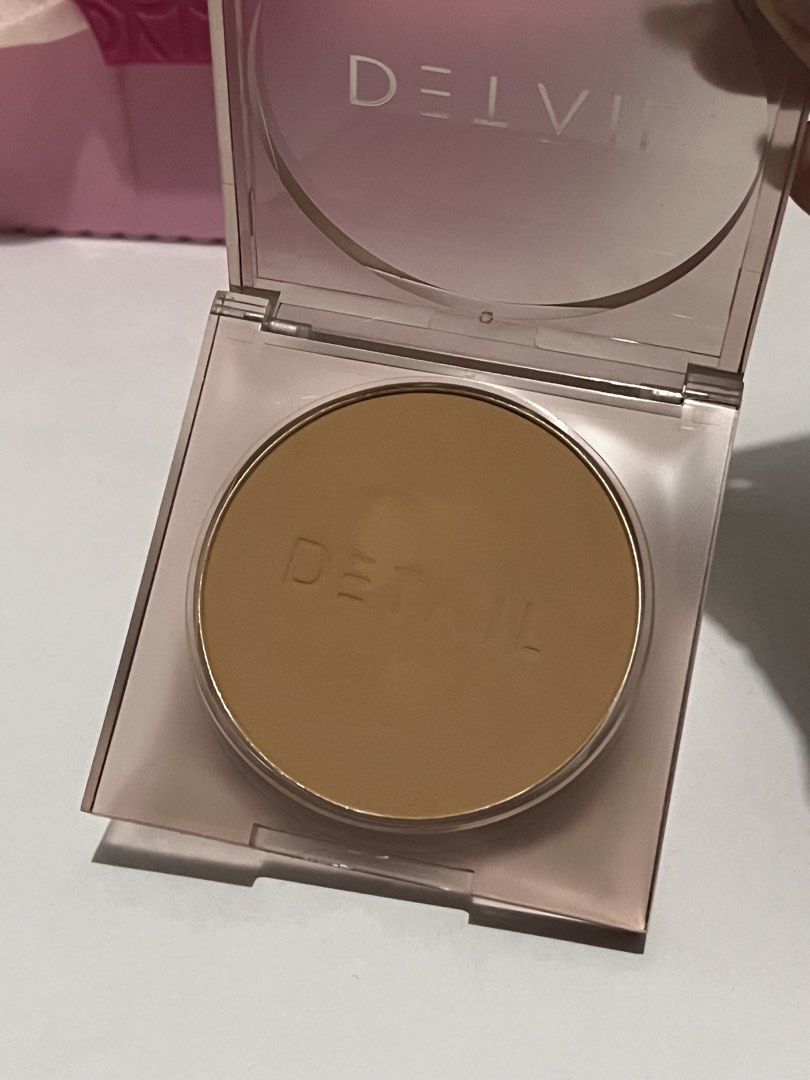 Detail Dream Skin Powder Foundation (Category: Makeup) located in Quezon City. Submitted by nichaulz (Listing ID 1436252621, Image 3). Description: — rfs: not my shade and mas prefer ko liquid foundation — used 2-3 times, tinry ko siya talaga a few times baka sakali magustuhan ko sa skintone ko pero sadly dark siya on my skin :( — no box na >< may bawas pa if sure buyer! — xsensi, bili kayo ng bago if ayaw ng used pls ^^ let’s not waste each othe