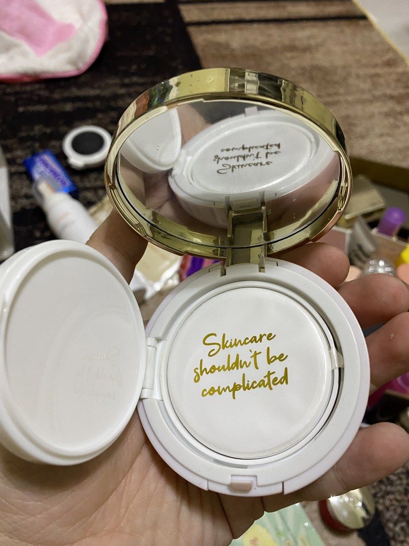 Dewha Perfect Glow CC Cushion SPF30+/PA+++ (Category: Makeup) located in Manila. Submitted by goldenmnl (Listing ID 1436105501, Image 3). Description: - Dewha Perfect Glow CC Cushion - SPF30+/PA+++ protection - Comes with a mirror and sponge applicator - Convenient gold and white compact - Simplifies your skincare routine - Brand name visible on compact and sponge.