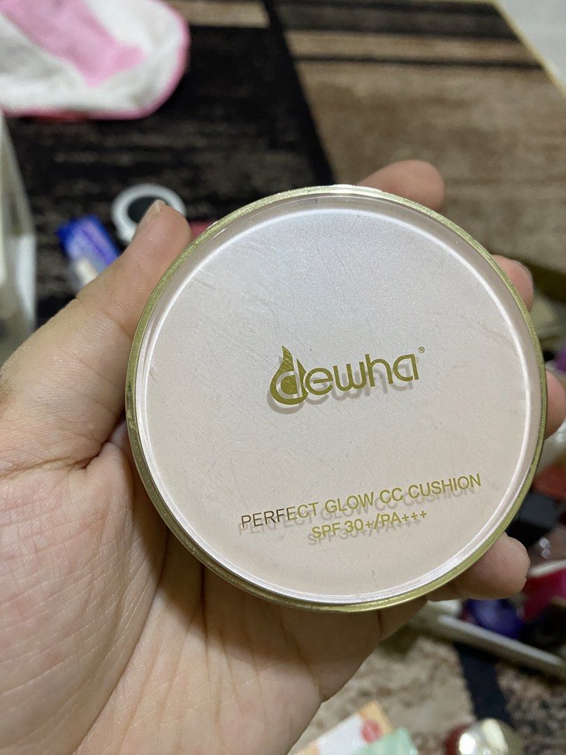 Dewha Perfect Glow CC Cushion SPF30+/PA+++ (Category: Makeup) located in Manila. Submitted by goldenmnl (Listing ID 1436105501, Image 1). Description: - Dewha Perfect Glow CC Cushion - SPF30+/PA+++ protection - Comes with a mirror and sponge applicator - Convenient gold and white compact - Simplifies your skincare routine - Brand name visible on compact and sponge.
