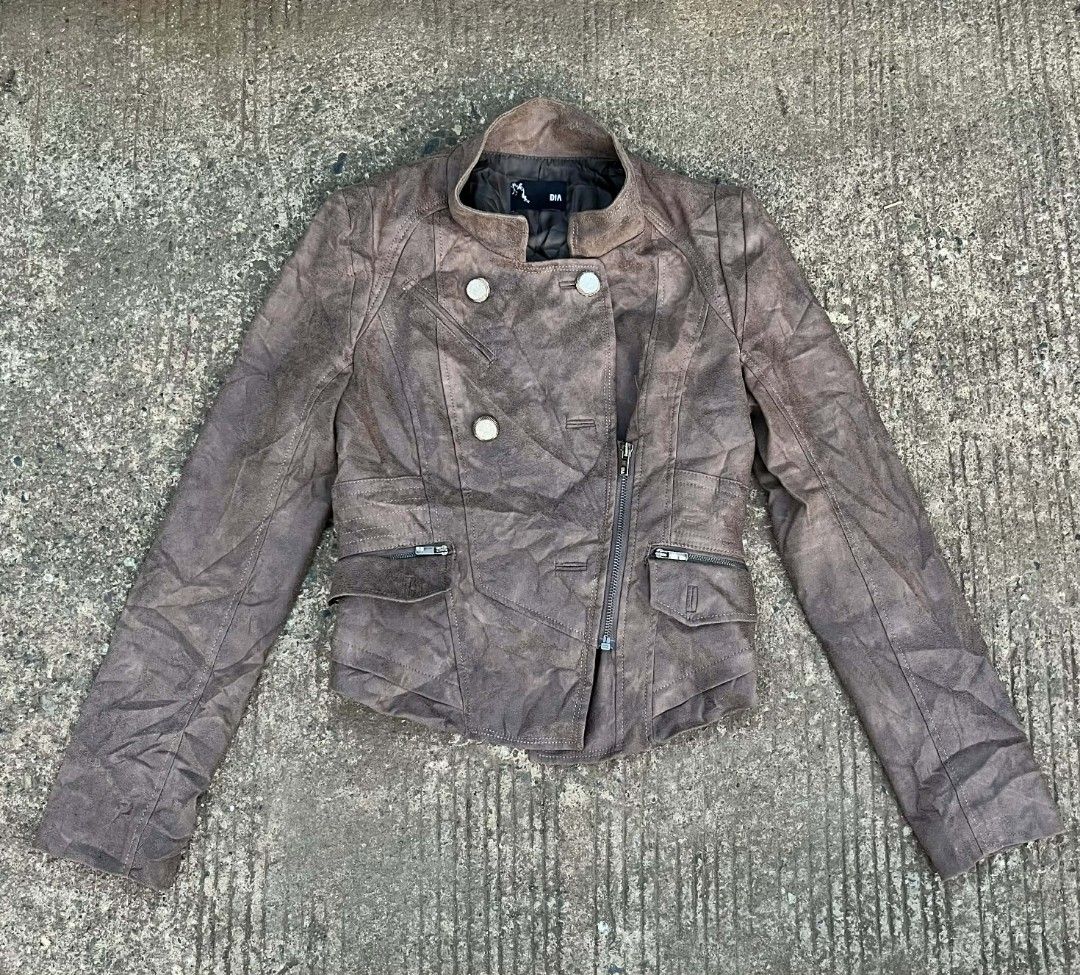 Dia brown faux suede biker jacket (Category: Coats, Jackets and Outerwear) located in Valencia. Submitted by warmdeer-a642 (Listing ID 1436229733, Image 1). Description: Dia brown faux suede biker jacket Excellent condition see pics sa details.