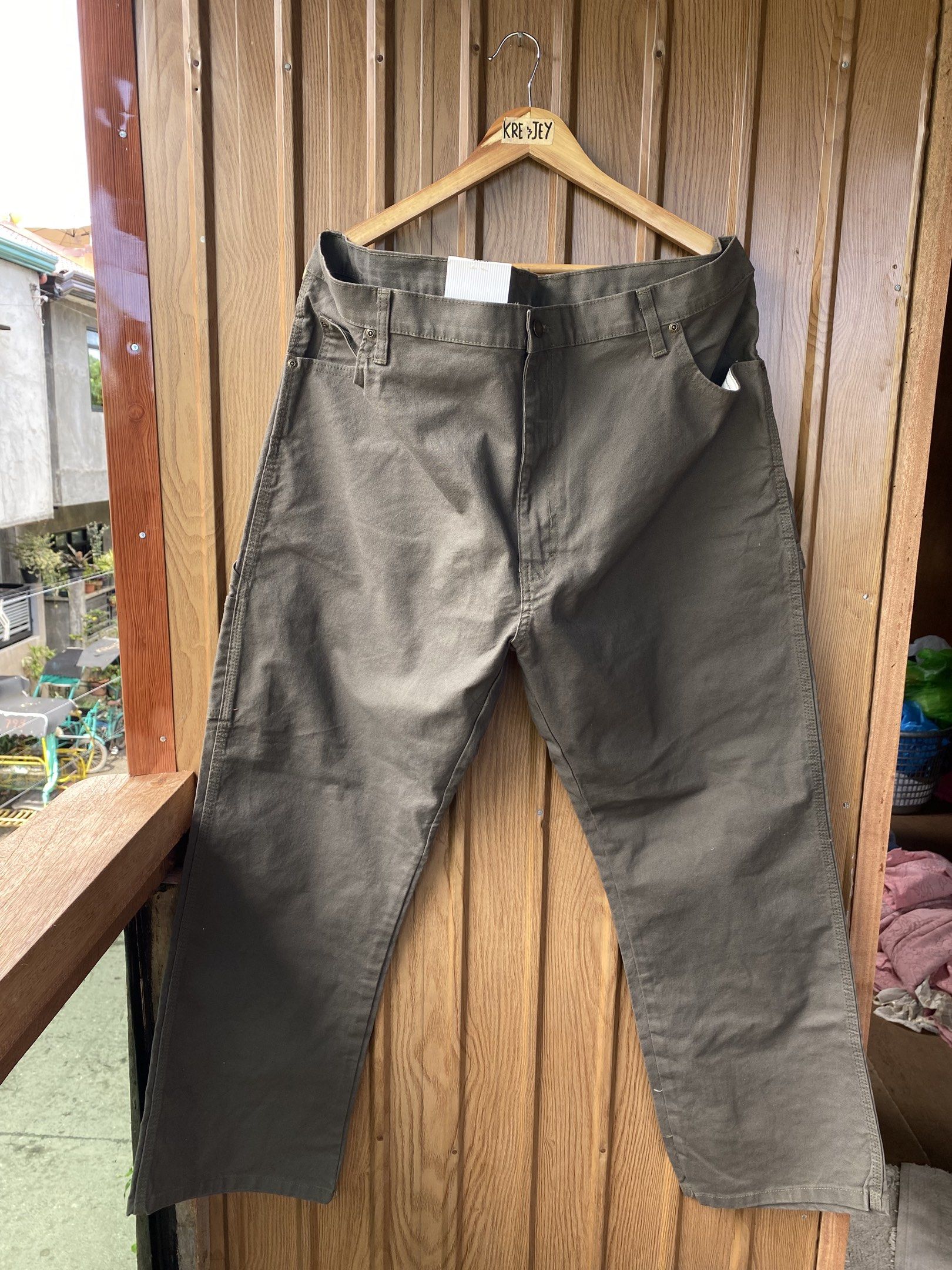 dickies carpenter (Category: Jeans) located in Bislig. Submitted by kre_jey.24 (Listing ID 1436240975, Image 1). Description: Waistline 38-40 Brand new condition no issue.