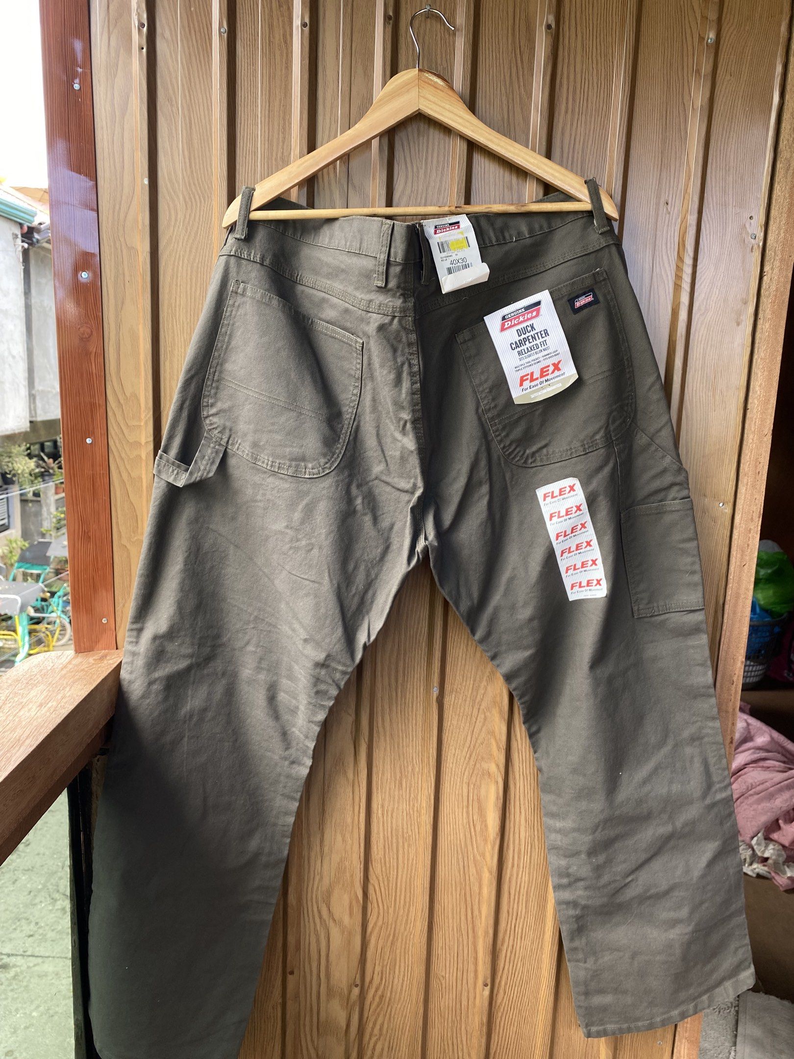 dickies carpenter (Category: Jeans) located in Bislig. Submitted by kre_jey.24 (Listing ID 1436240975, Image 2). Description: Waistline 38-40 Brand new condition no issue.