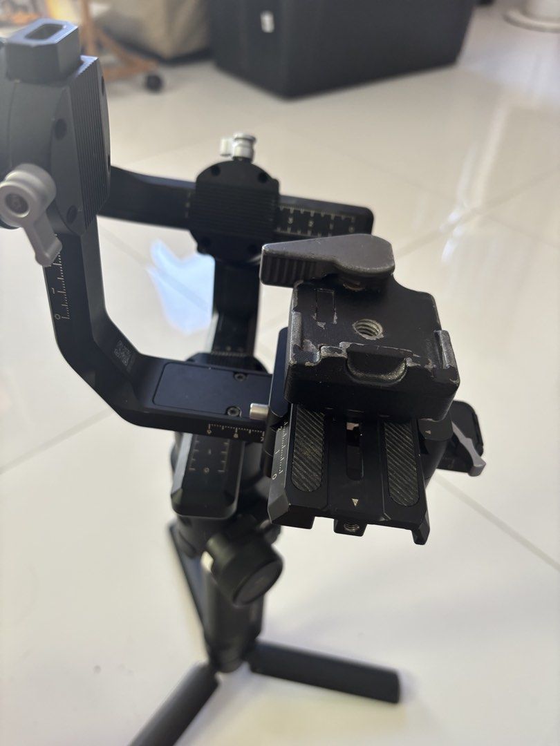 DJI Ronin S (Category: Video Cameras) located in Binan City. Submitted by albert.gem (Listing ID 1436285717, Image 2). Description: Dji Ronins Stabilizer Accesories Case.