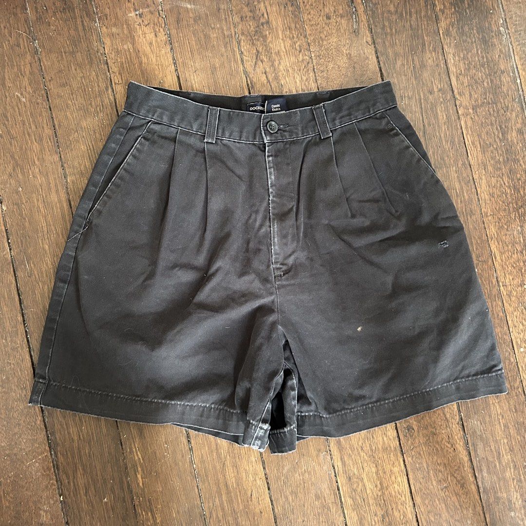Dockers Black Bermuda Mom Shorts (Category: Shorts) located in Caloocan City. Submitted by mariasonya (Listing ID 1436119038, Image 2). Description: - Fits 27-29 - Black Dockers shorts - Pleated front - Two side pockets - Two back pockets - Button and zipper closure - Durable cotton blend - Belt loops - Perfect for casual wear.