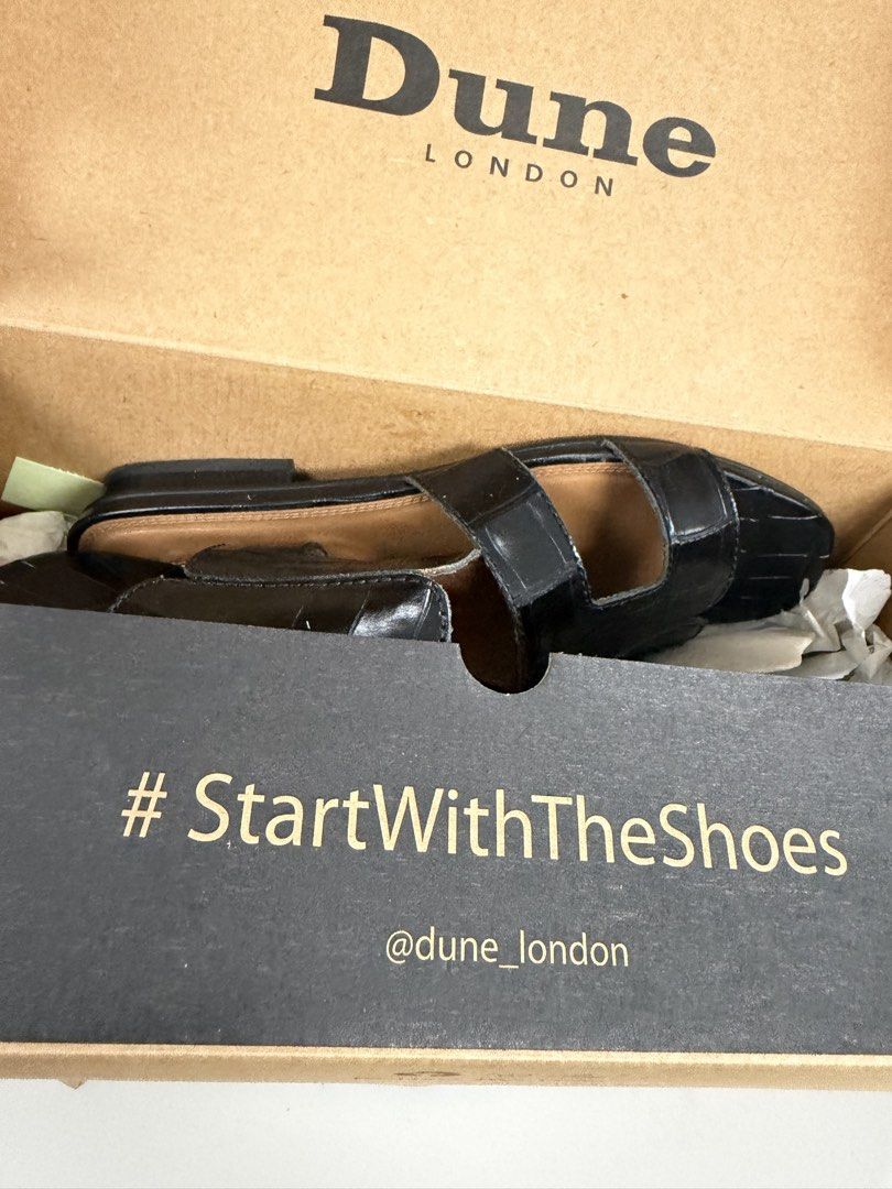 DUNE LONDON LOUPE SMART SLIDE MULE (Category: Flats & Sandals) located in Makati City. Submitted by luxuryfindsbylb (Listing ID 1436209823, Image 3). Description: 🥿 Dune London Loupe Smart Slide Mule 🏷️ Brandnew with box 🔖 size 37 💵 Orig price: 4,950 | Selling price: 1,200 🗯️ with flaw 💰 Price is slightly negotiable.