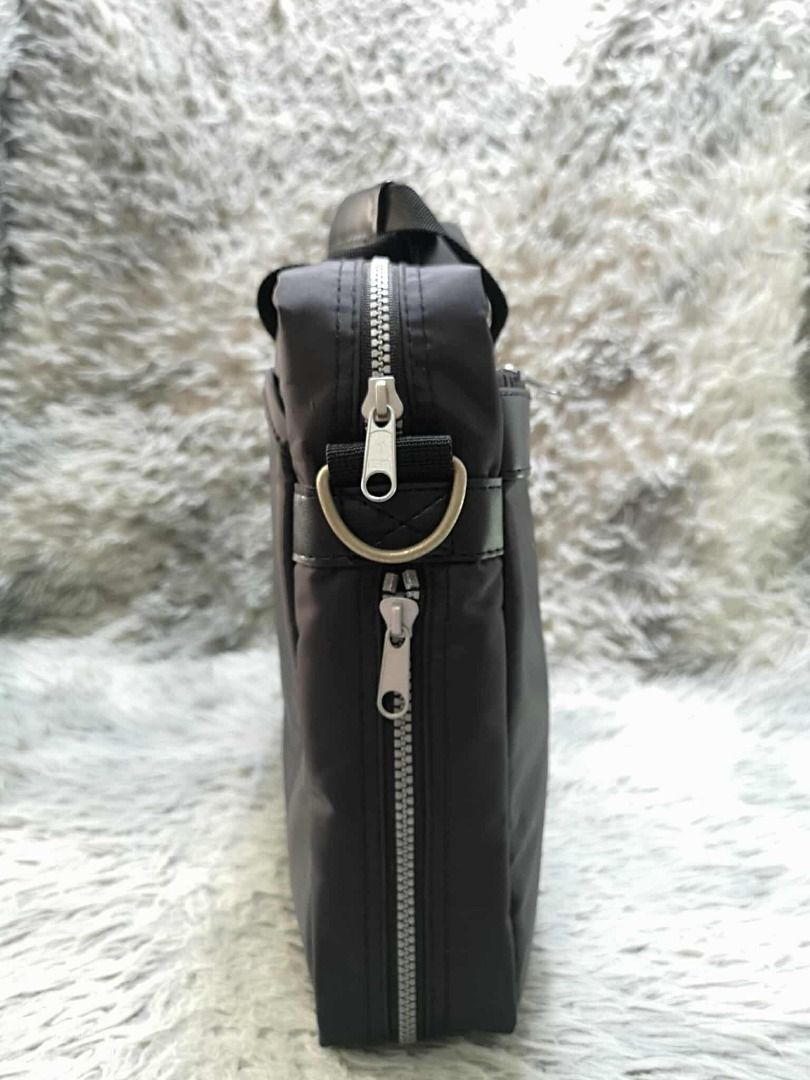 Durable Black Laptop Bag (Category: Laptop Bags & Sleeves) located in Santa Cruz. Submitted by jmy_surplus.2 (Listing ID 1436155411, Image 2). Description: Size ; L - 13 W - 16 Color ; Black Type ; Laptop bag Brand ; No Brand Material ; Nylon Style ; Black laptop Bag LR 153 JMY 1 Batch #202.