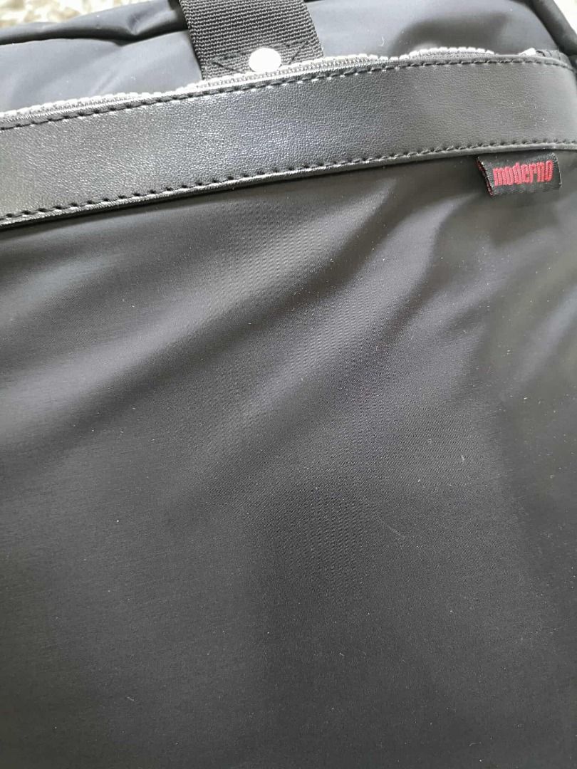 Durable Black Laptop Bag (Category: Laptop Bags & Sleeves) located in Santa Cruz. Submitted by jmy_surplus.2 (Listing ID 1436155411, Image 3). Description: Size ; L - 13 W - 16 Color ; Black Type ; Laptop bag Brand ; No Brand Material ; Nylon Style ; Black laptop Bag LR 153 JMY 1 Batch #202.