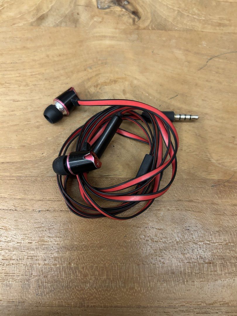 Earphone446715393265510400