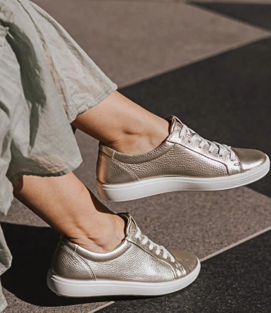 ECCO Soft 7 (Category: Sneakers) located in Mandaluyong City. Submitted by bleu_decluttering (Listing ID 1436137602, Image 1). Description: Selling my ECCO soft 7 Bought this for ₱ 10,499 Selling price: ₱ 3,000 Size: EU 38 / US 7-7.5.