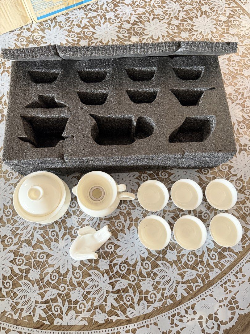 Elegant Porcelain Tea Set - Complete Set445619827335516161