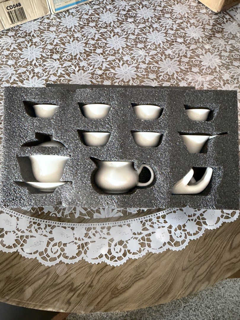 Elegant Porcelain Tea Set - Complete Set445619827335516160