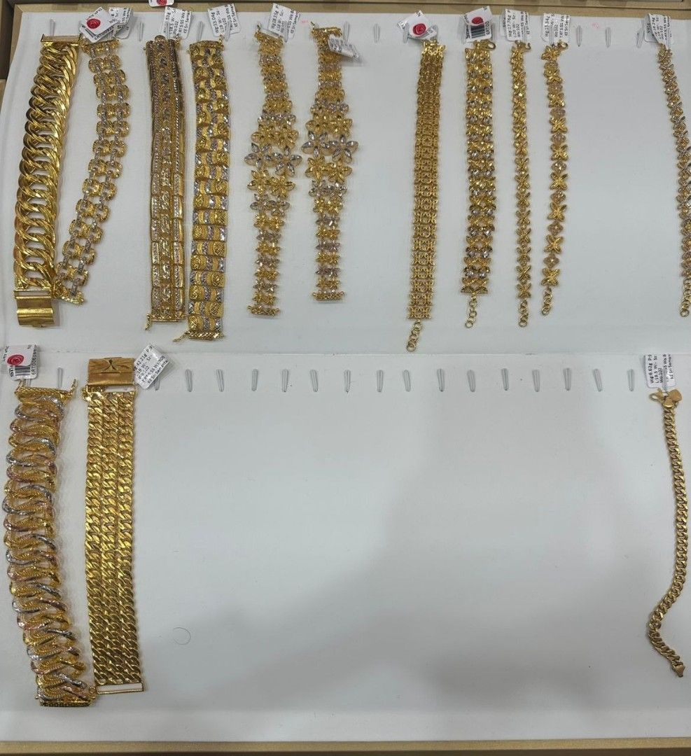 Emas 916 (Category: Accessories) located in Seri Kembangan. Submitted by sufiyy.shop (Listing ID 1436137125, Image 2). Description: 🩷Emas 916 prelove 🩷Harga emas yg tertera adalah harga harian emas 916 prelove 🩷Berminat terus wasap 012 679 dualimaenamenam 🩷Serius buyer only...nak tanya dulu pun ok.