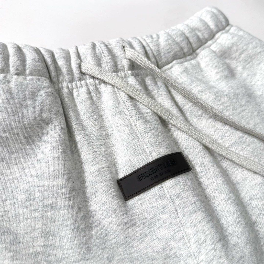 Essentials （分類：短褲）位於 Hong Kong。 由 kb_euro_online 提交（商品編號 1436244837，圖片 8）。簡介： 🌟看更多款式，可上Facebook或IG選購🌟 事先聲明‼️所有貨品絕不議價❌如要議價,一律不回❌No bargain❌ ✨現貨✨可即日寄出 或 新蒲崗自取 (其他地點不考慮) ❗️現貨❗️ FOG Essentials Core Shorts💥 $599 重磅棉質抓毛料，質感厚實，質感柔軟 深灰色 : S / M / L 淺灰色 : S / M / L Size : ( 吋 ) S 腰圍30-32 長18.5 M 腰圍32-34 長19.5 L 腰圍34-36 長20 Model 173cm 67kg S size 歡迎PM或wapps查詢 所有貨品,保證100%正貨，接受 滙豐/恆生/中銀/payme 過數 100% authentic Account :HSBC/Hang Seng Bank/payme 。