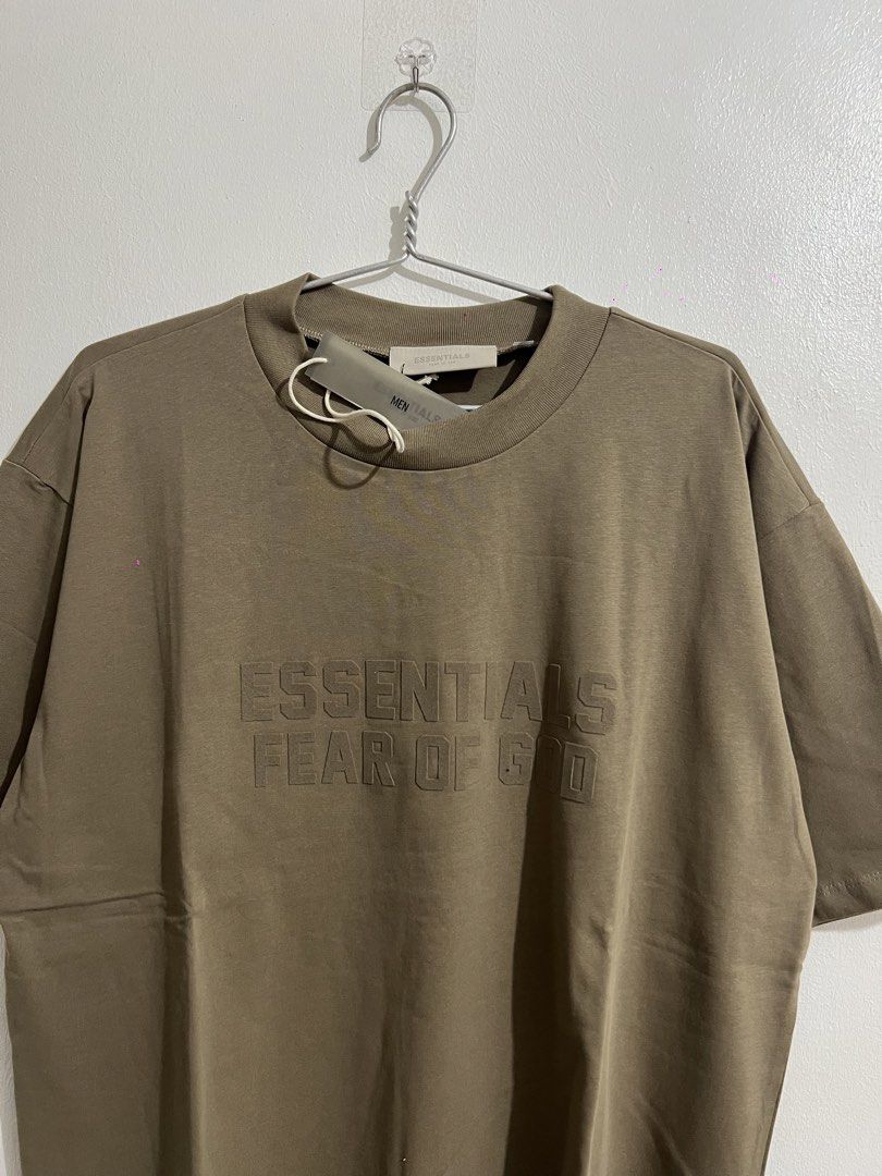 Essentials Fear of God Olive Green T-shirt XL (Category: Tshirts & Polo Shirts ) located in Cebu City. Submitted by ianjoseph24 (Listing ID 1436218574, Image 2). Description: - Fear of God Essentials T-shirt - Color: Olive Green - Size: XL - Material: 100% Cotton - Features embossed brand name - Includes original tags - Designed for men.