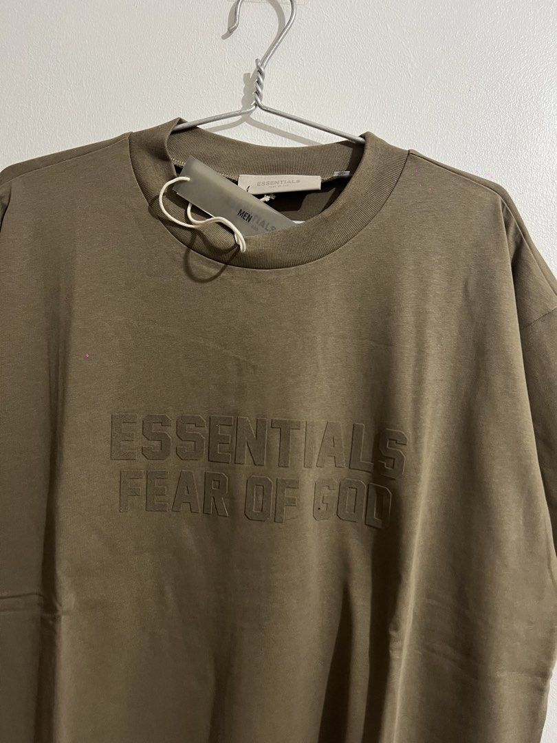 Essentials Fear of God Olive Green T-shirt XL (Category: Tshirts & Polo Shirts ) located in Cebu City. Submitted by ianjoseph24 (Listing ID 1436218574, Image 3). Description: - Fear of God Essentials T-shirt - Color: Olive Green - Size: XL - Material: 100% Cotton - Features embossed brand name - Includes original tags - Designed for men.