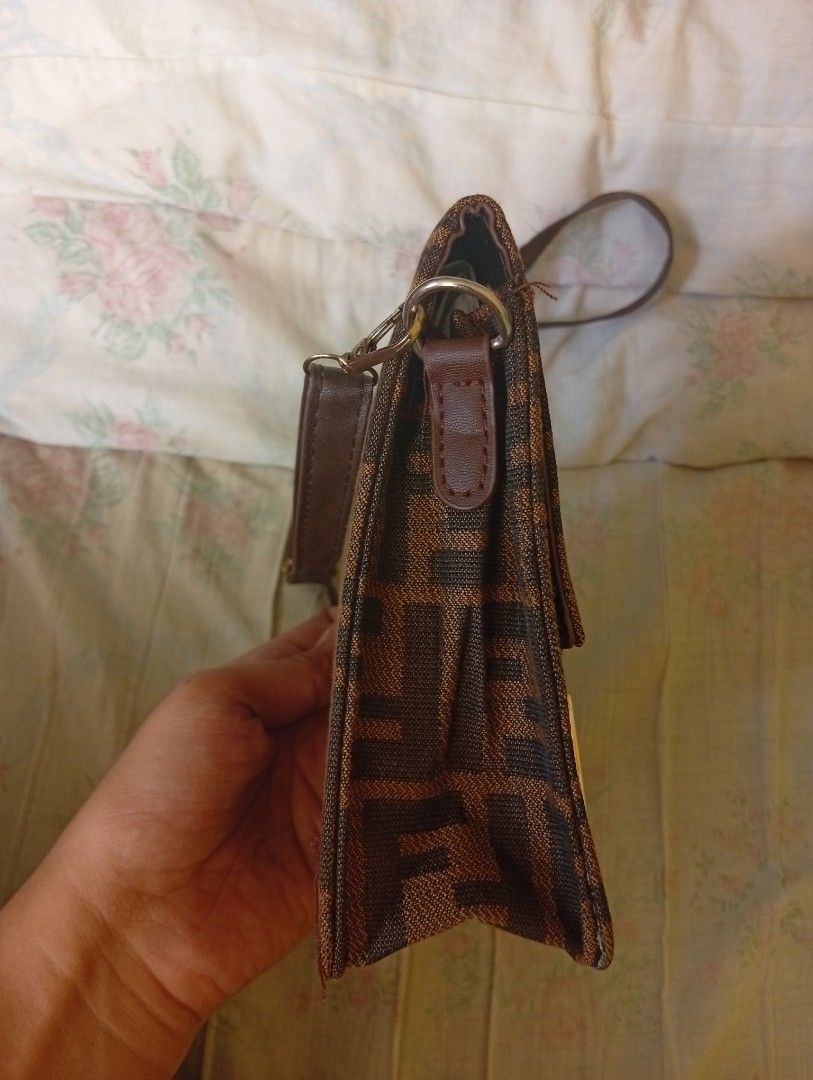 F3ndi Cp Sling Bag (Category: Luxury Bags & Wallets) located in Manila. Submitted by hermosa_la_tienda (Listing ID 1436162485, Image 3). Description: good as new no flaws no rubs ukay ukay source not coded 590 + free sf via JNT Express.