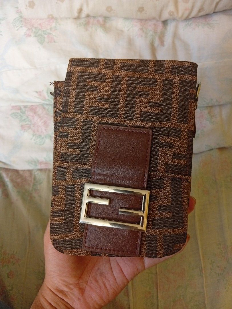 F3ndi Cp Sling Bag (Category: Luxury Bags & Wallets) located in Manila. Submitted by hermosa_la_tienda (Listing ID 1436162485, Image 2). Description: good as new no flaws no rubs ukay ukay source not coded 590 + free sf via JNT Express.