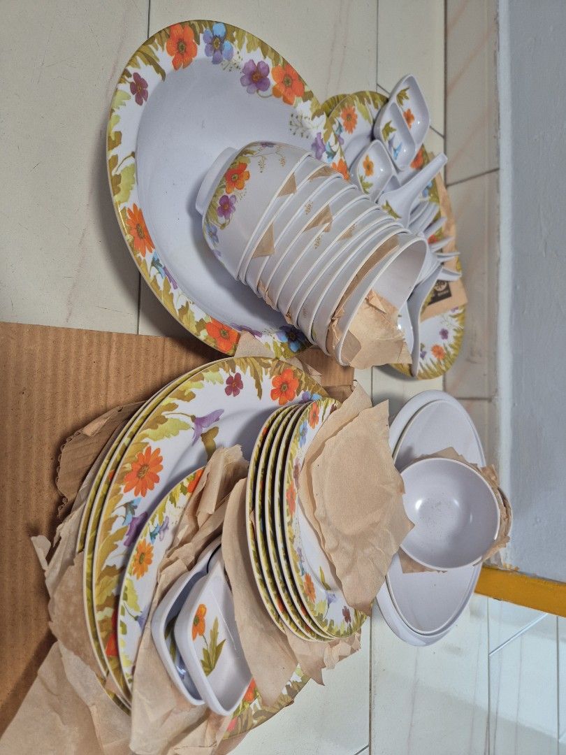 Floral Dinnerware Set - Complete Set445493075909038080