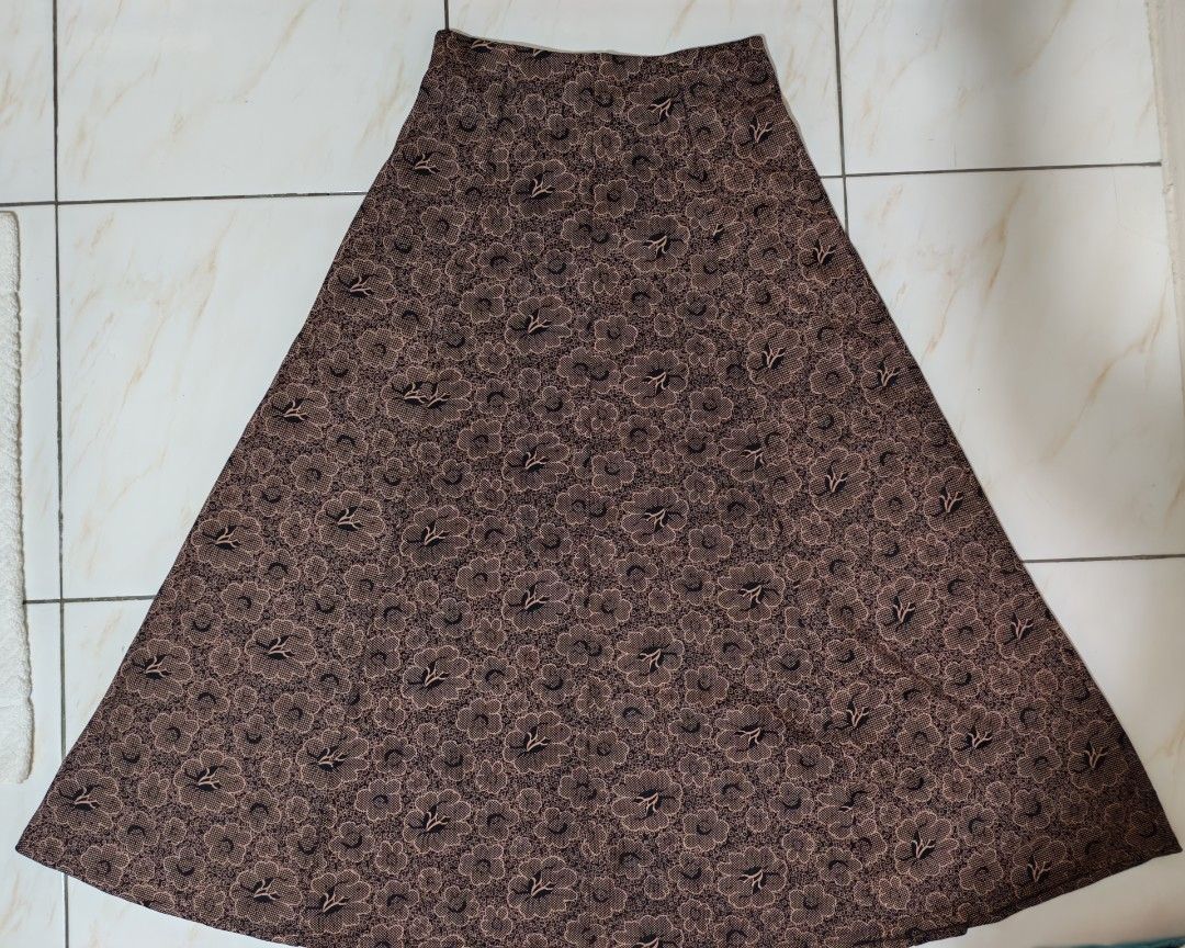 Floral Print Maxi Skirt (Category: Skirts) located in Marikina City. Submitted by chwissy (Listing ID 1436173945, Image 2). Description: - Floral print maxi skirt - Flowing A-line silhouette - Made of lightweight fabric - Comfortable waistband - Versatile for various occasions.