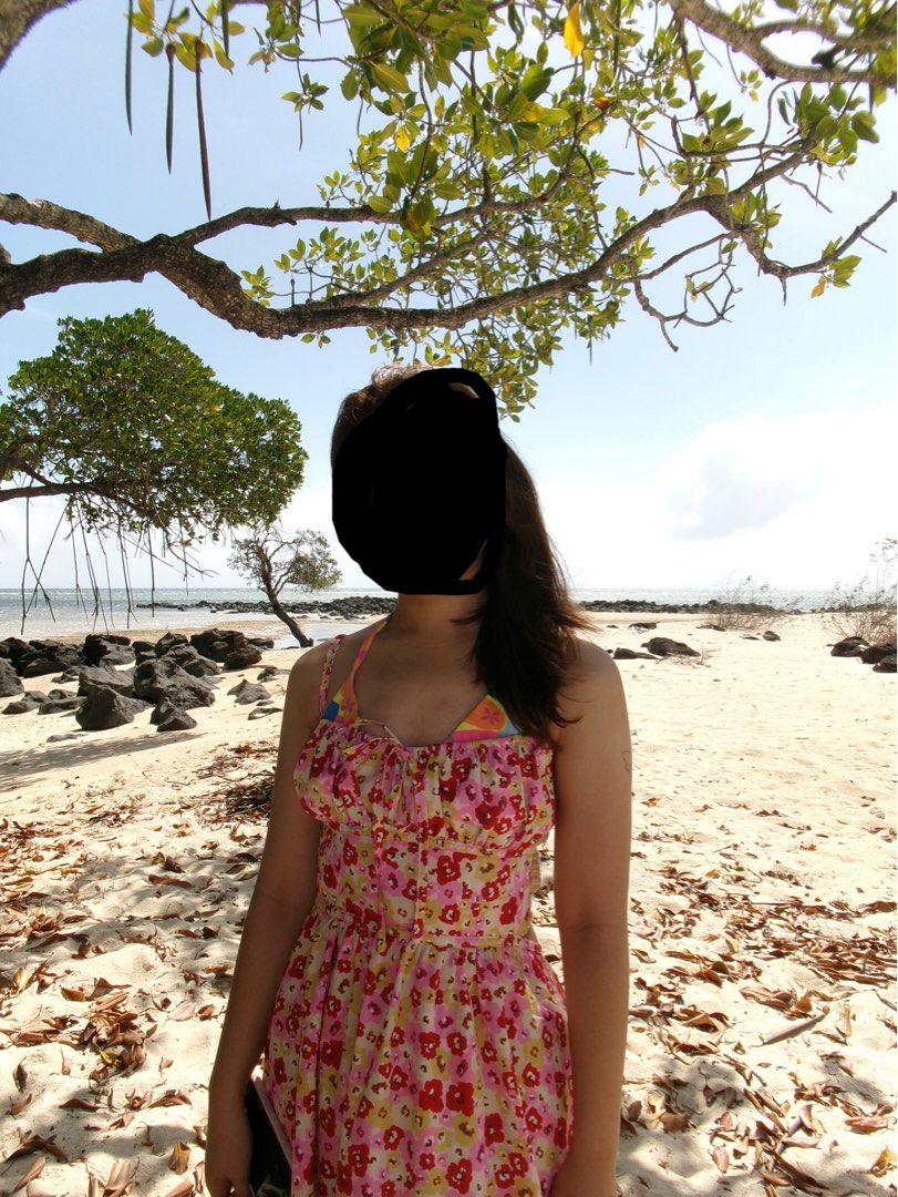 Floral Summer Dress (Category: Dresses) located in Quezon City. Submitted by anpammans (Listing ID 1436108815, Image 3). Description: - Floral print dress - Halter neckline - Fitted bodice - Flared skirt - Lightweight fabric - Ideal for warm weather - Perfect for beach or casual outings.