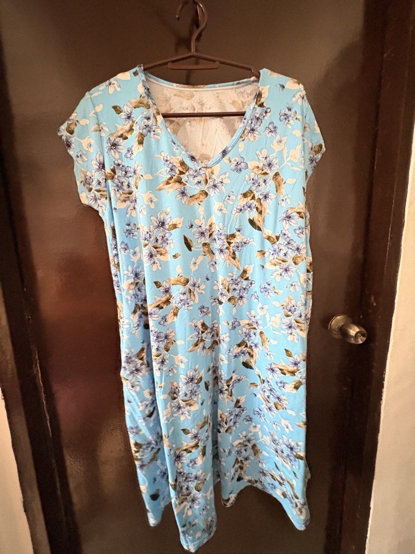 Floral V-Neck Dress (Category: Dresses) located in Imus. Submitted by bpkarma (Listing ID 1436175476, Image 2). Description: - V-neck design - Floral pattern - Short sleeves - Knee-length - Available colors: Black with orange flowers, Light blue with blue flowers.