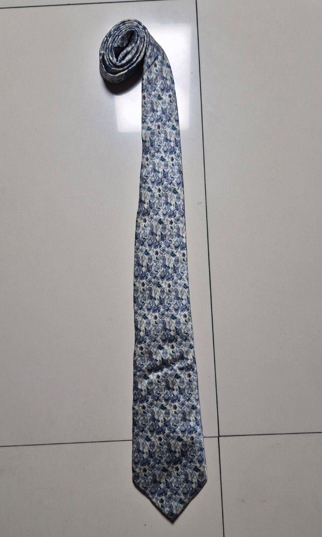 For Sale: G2000 Botanical Tie (Category: Ties) located in Pasig City. Submitted by radcuratesclothing2026 (Listing ID 1436107799, Image 1). Description: 🌺 For Sale 🌺 G2000 Botanical Tie •Used with care •No issues, just need ironing •P200 •Pasig #UsedButNotAbused.