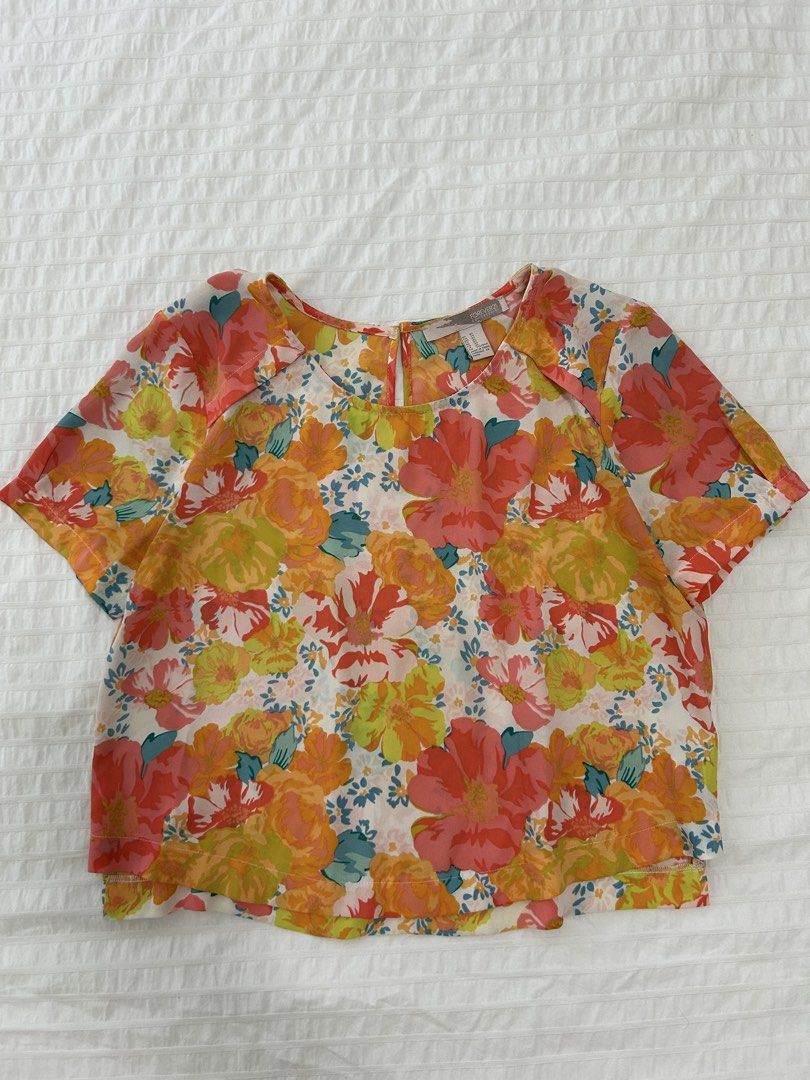 Forever 21 Cropped Floral Blouse (Category: Blouses) located in Taguig. Submitted by luckythriftph (Listing ID 1436148810, Image 1). Description: - Forever 21 Cropped Floral Blouse - Perfect summer outfit! - Light and breezy!.