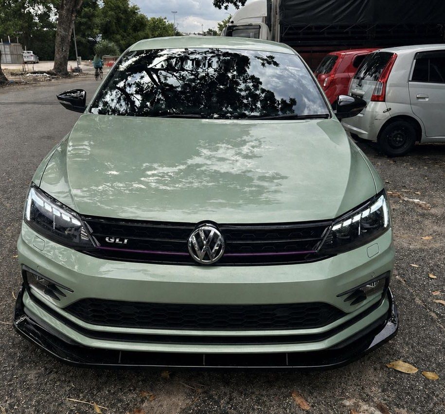 Front 1 pcs diffuser (Category: Bodykits & Styling) located in Singapore. Submitted by scorpions08 (Listing ID 1436249129, Image 1). Description: Brand new . Used for 1 day drama. Condition 10/10. No starches . Can view Suitable for Volkswagen cars & Honda.