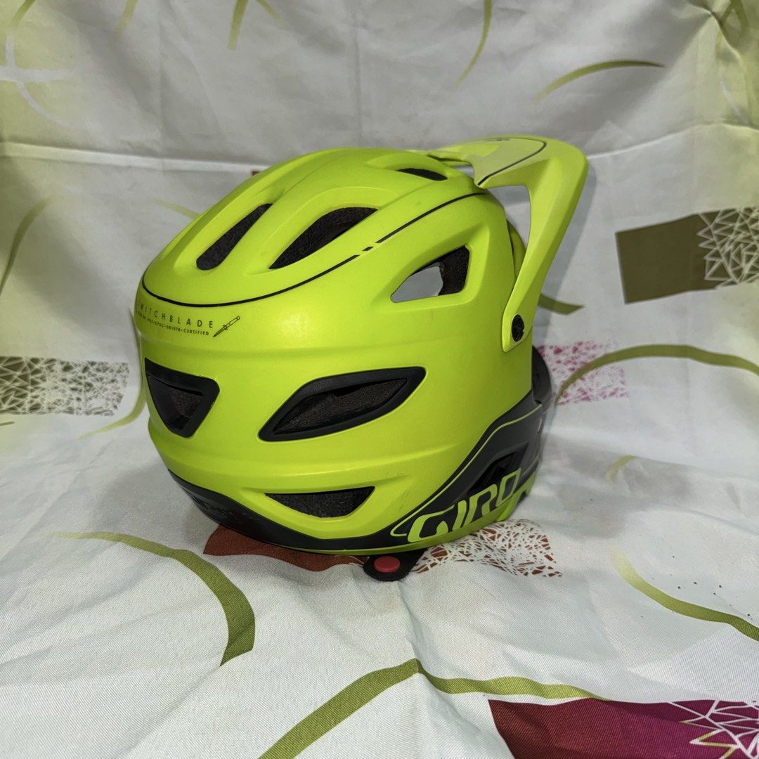 Giro Switchblade MIPS Full Face Helmet (Category: Bicycles) located in Marikina City. Submitted by jmgtz (Listing ID 1436281722, Image 3). Description: Giro switchblade helmet Purchased from japan Size: ( S ) 51-55cm Meet ups : Marikina or masinag area Chat me here on carousell for inquiries. Or call 09760528750 for sure buyer..