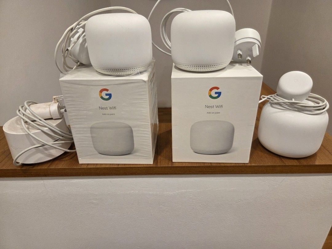 Google Nest Wifi router and Wifi point445933633845995520