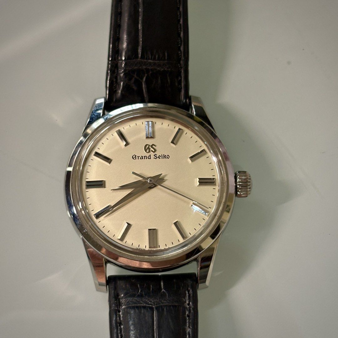 Grand Seiko SBGW231G (Category: Luxury Watches) located in Quezon City. Submitted by swiftfish_ac97b3 (Listing ID 1436229305, Image 2). Description: Often called the Japanese Calatrava, the SBGW231 is considered as one of Grand Seiko’s best value watches. Complete package.