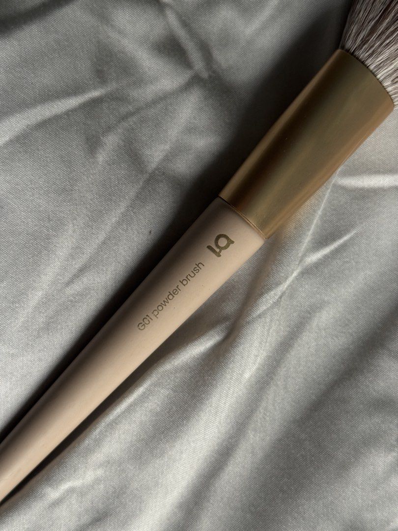 GRWM Cosmetics Face Card Powder Brush (Category: Makeup) located in Manila. Submitted by stuffbyabby (Listing ID 1436134313, Image 2). Description: AVAILABLE AND LAST PRICE na. Low ballers will be ignored. If hindi afford, wag na mag inquire. Don’t waste time asking if available pa. It’s available as long as this post is not marked sold and interested buyers haven’t paid. RFS: Decluttering. have too many brushes Once you “Make Offer”, please sett