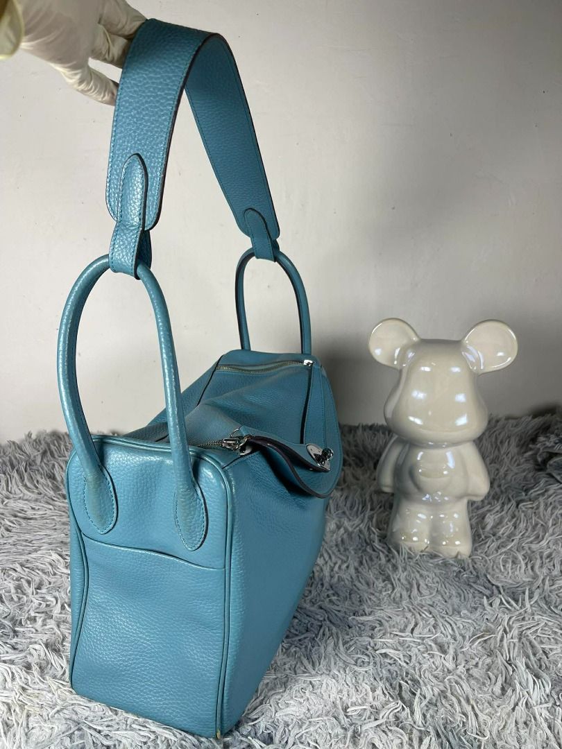 Hermes Lindy shoulder bag (Category: Luxury Bags & Wallets) located in Cabanatuan. Submitted by retrorewind23 (Listing ID 1436274861, Image 2). Description: Hermes Lindy shoulder bag.
