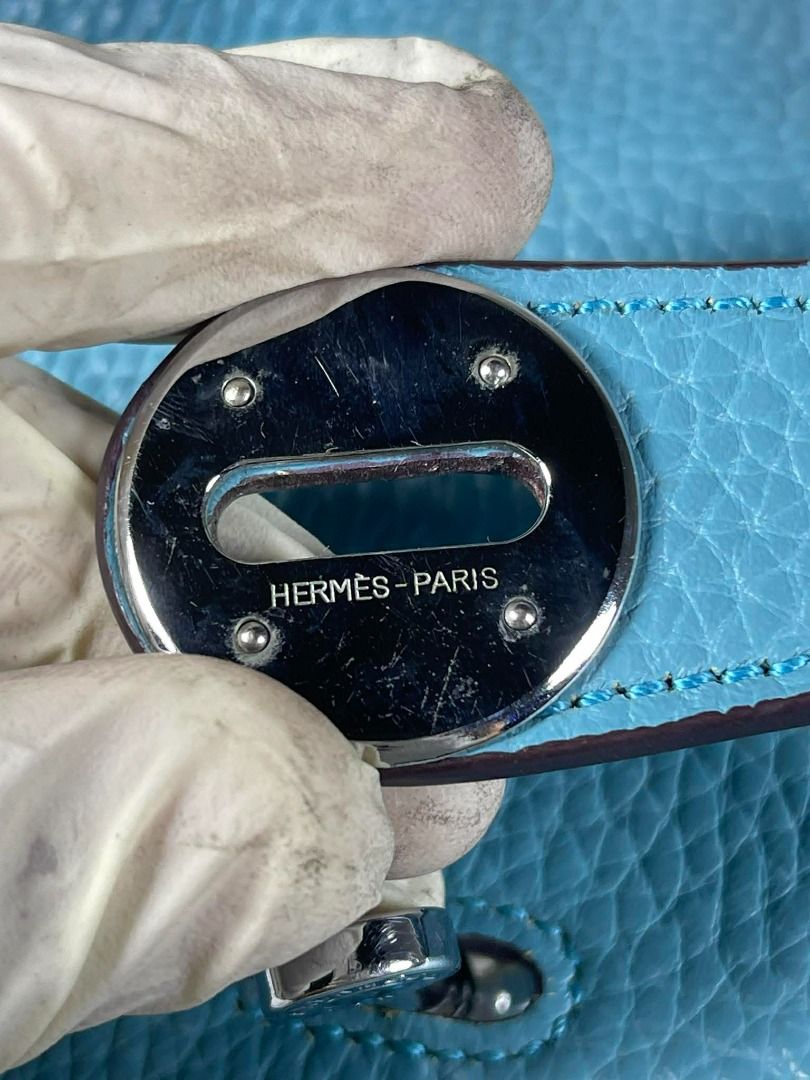 Hermes Lindy shoulder bag (Category: Luxury Bags & Wallets) located in Cabanatuan. Submitted by retrorewind23 (Listing ID 1436274861, Image 3). Description: Hermes Lindy shoulder bag.