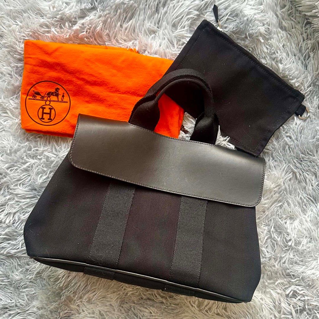Hermes Valparaiso (Category: Luxury Bags & Wallets) located in Muntinlupa City. Submitted by mabelleadr46801 (Listing ID 1436154870, Image 3). Description: ✨ The Ultimate “Everything” Tote: Hermes Valparaiso PM ✨ Looking for that perfect blend of Hermes heritage and everyday practicality? The Valparaiso is the “if you know, you know” bag of the fashion world. It’s understated, durable, and effortlessly chic. The Details Model: Valparaiso PM Mater