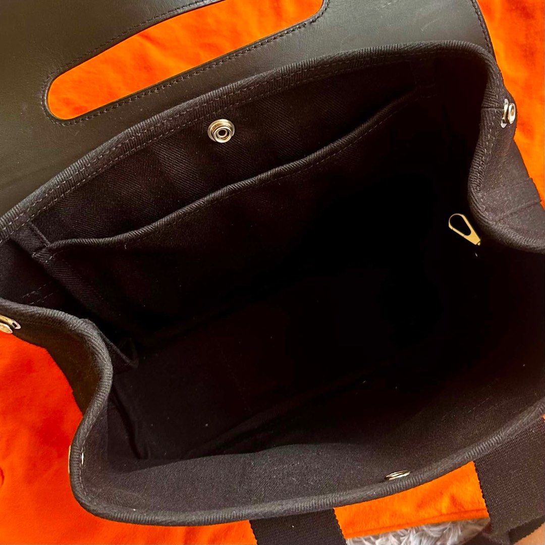 Hermes Valparaiso (Category: Luxury Bags & Wallets) located in Muntinlupa City. Submitted by mabelleadr46801 (Listing ID 1436154870, Image 2). Description: ✨ The Ultimate “Everything” Tote: Hermes Valparaiso PM ✨ Looking for that perfect blend of Hermes heritage and everyday practicality? The Valparaiso is the “if you know, you know” bag of the fashion world. It’s understated, durable, and effortlessly chic. The Details Model: Valparaiso PM Mater