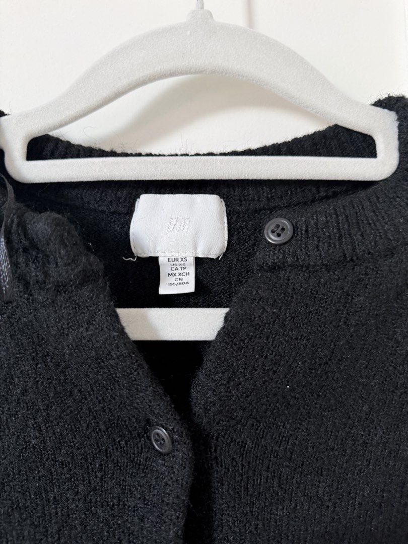 H&M Black Cardigan - XS (Category: Coats, Jackets and Outerwear) located in Pasig City. Submitted by andrei.decyy (Listing ID 1436160085, Image 2). Description: .
