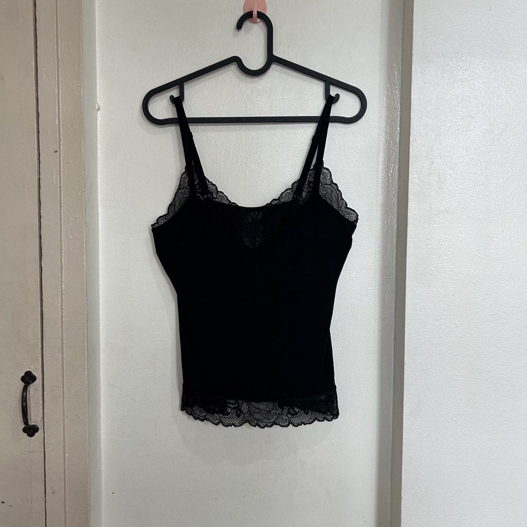 H&M Black Lace Trim Camisole (Category: Sleeveless) located in Caloocan City. Submitted by mariasonya (Listing ID 1436103414, Image 1). Description: - H&M black camisole - Size M - Features: - Lace trim - Adjustable straps - V-neckline - Lace hem detail.