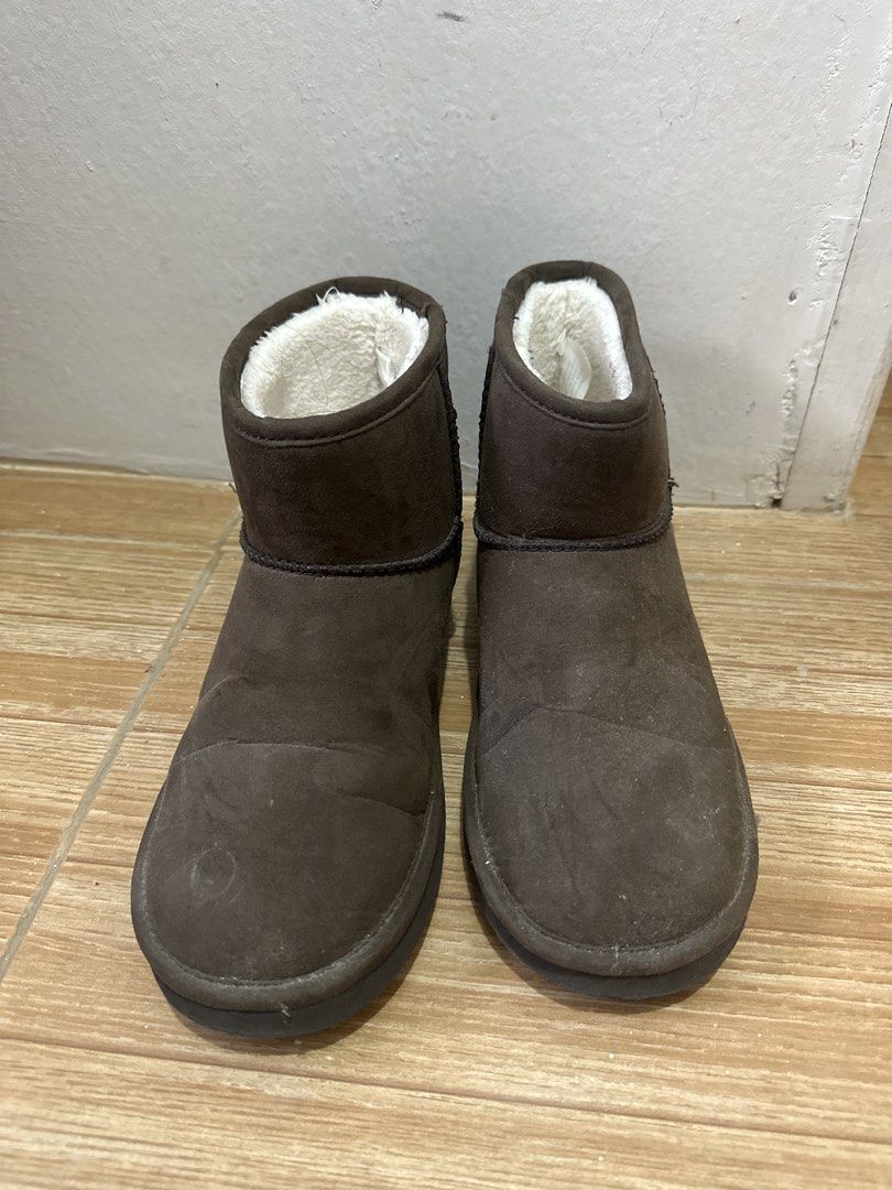 H&M Fleece Winter Boots Brown (Category: Boots) located in Caloocan City. Submitted by triciacab (Listing ID 1436191607, Image 1). Description: - H&M Fleece Winter Boots - Color: Brown - Size: EU 38 / UK 5 / US 7 - Features: Fleece lining for warmth - Condition: Good - Perfect for winter.