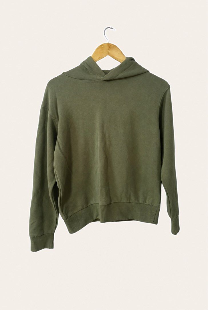 H&M olive green hoodie (Category: Coats, Jackets and Outerwear) located in Manila. Submitted by maxxbons (Listing ID 1436256224, Image 1). Description: Size M Slightly cropped In mint condition Material: 60% cotton, 40% polyester Loc: QC.